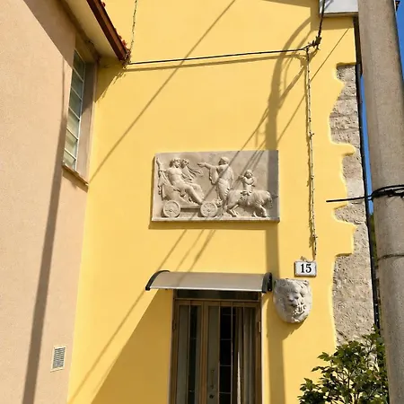 La Casetta Dei Castelli بيت للعطل *
